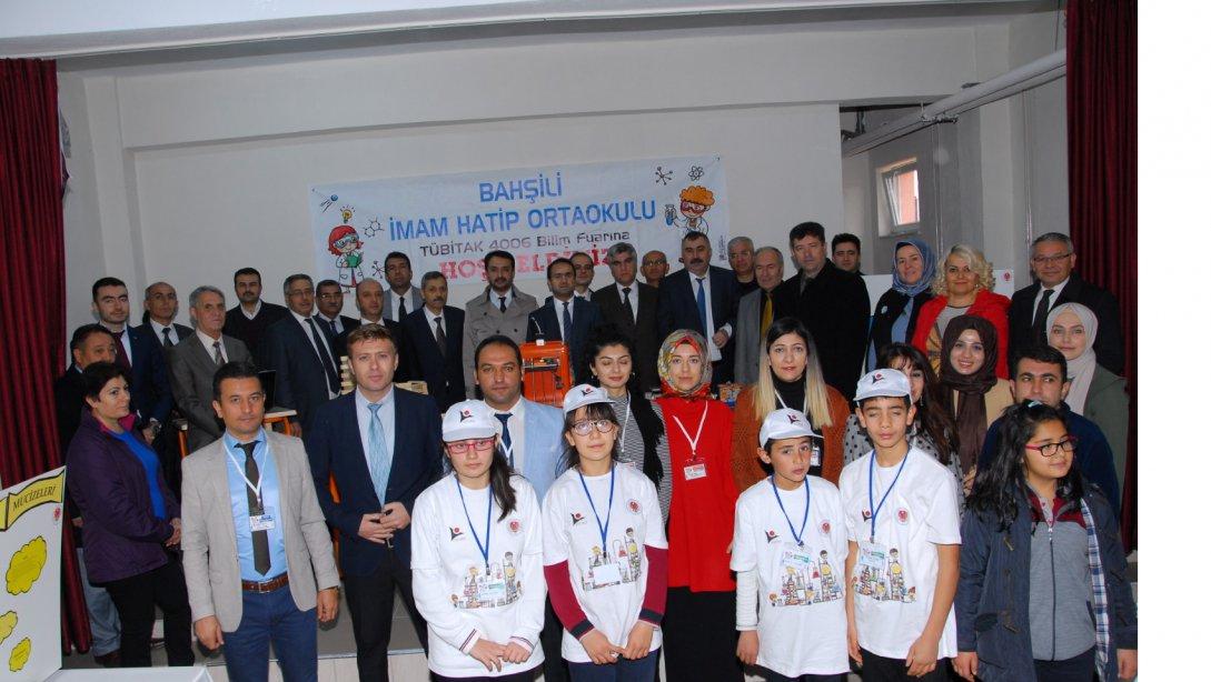 İlçemiz Bahşılı İmam Hatip Ortaokulunda Tübitak 4006 Bilim Fuarı Açıldı.