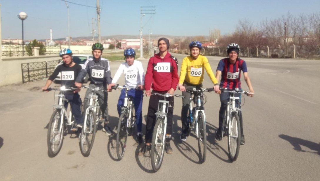 Liseler Arası Bisiklet Yarışmasında  Birincilik
