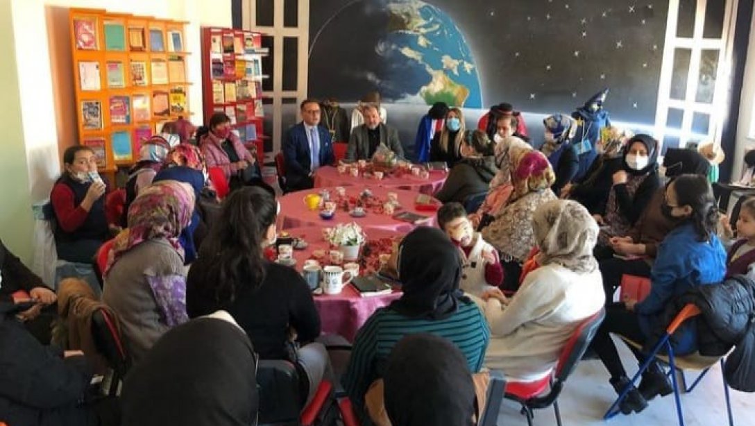 Okuyan Kadınlar Kulübü  Toplantısına Prof. Dr. Necati Cemaloğlu katıldı