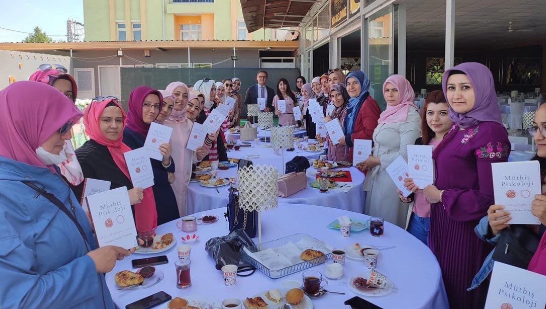 İlçe Milli Eğitim Müdürümüz Fedai Akın 'Bahşılı Okuyan Kadınlar Kulübü'nün Buluşmasına Katıldı