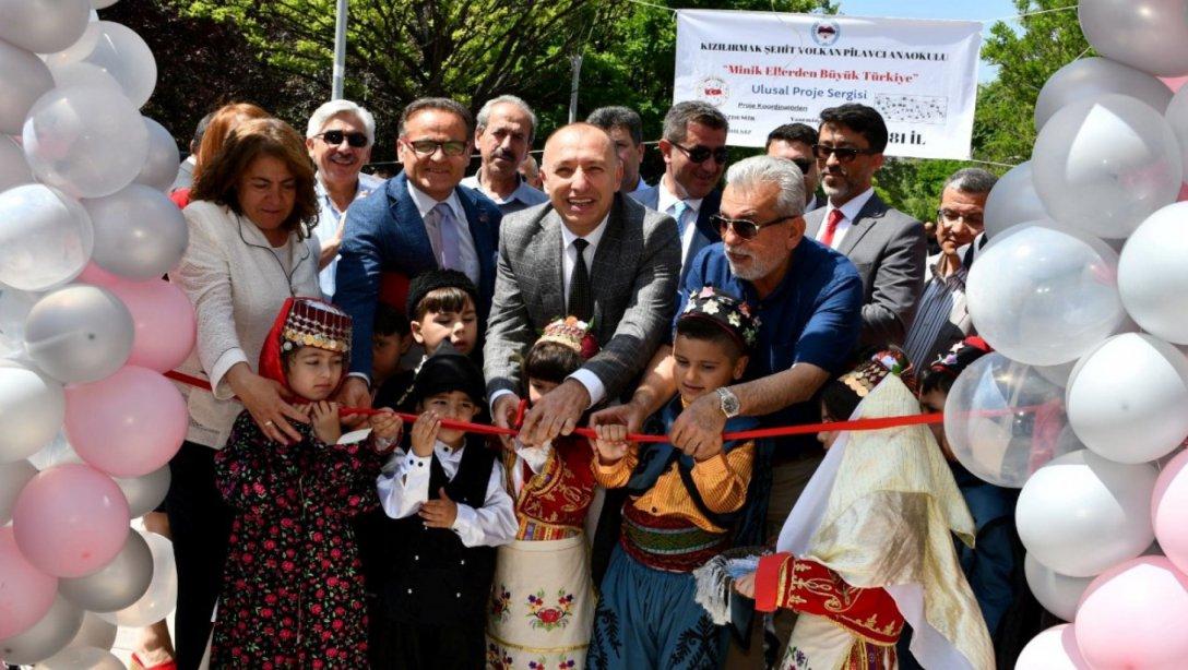 'Minik Ellerden Büyük Türkiye' Ulusal Projesi Resim Sergisi Açıldı