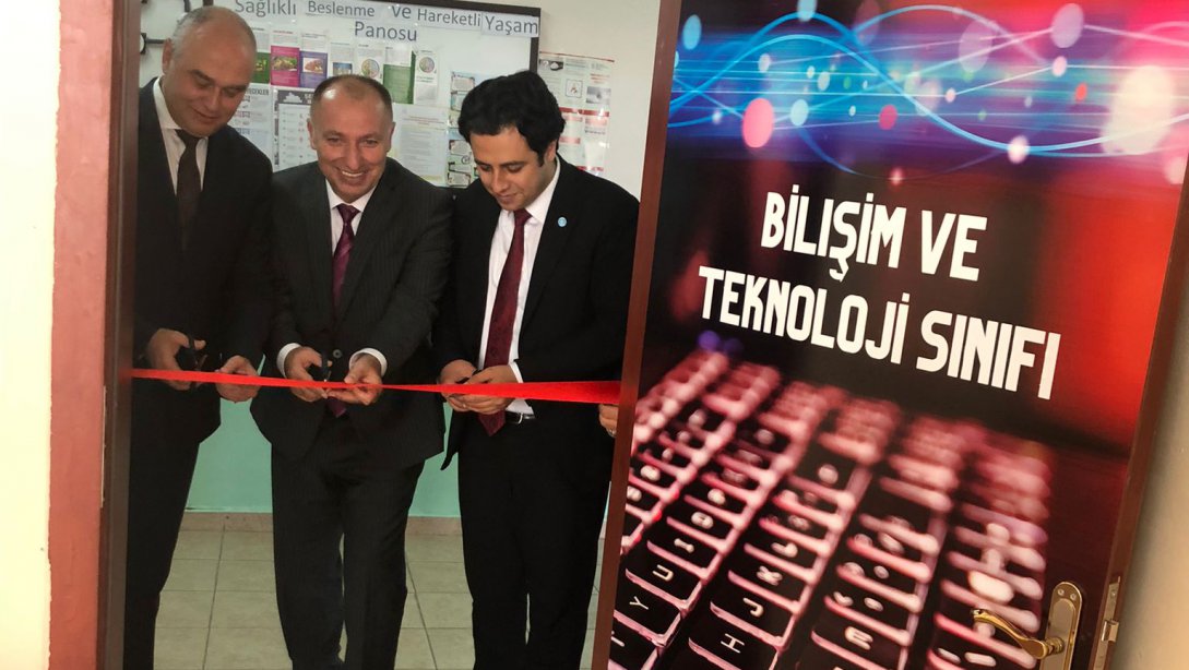 ' Okullarımız Dijitalleşiyor, Yenileniyor' projesi kapsamında Hacı Hidayet Doğruer Mesleki Teknik Anadolu Lisesi'nde 'Bilişim ve Teknoloji' Sınıfı Açıldı