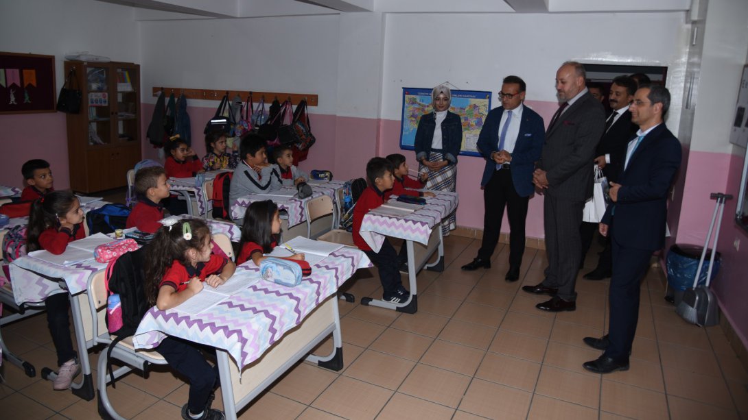 Bahşılı Belediyesi tarafından ilçemiz Barbaros ve Atatürk İlkokulu öğrencilerine kırtasiye malzemesi hediye edildi